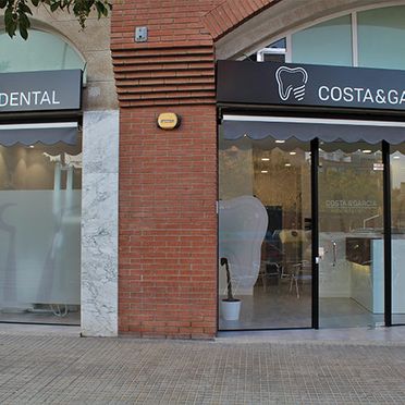 Costa & García Clínica Dental fachada de la clínica 